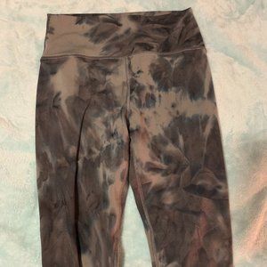 Women's dark marble pattern leggings